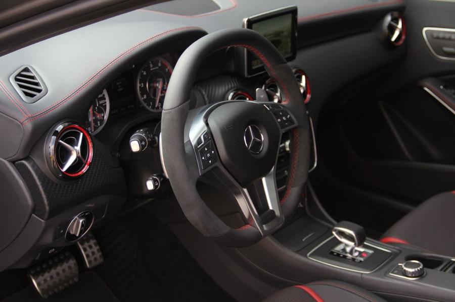  Mercedes-Benz A45 AMG 2013 года  (фото 33 из 55)